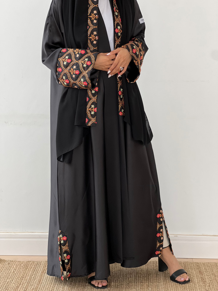 عباية لارا