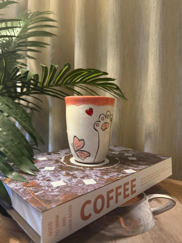 كوب رسم يدوي