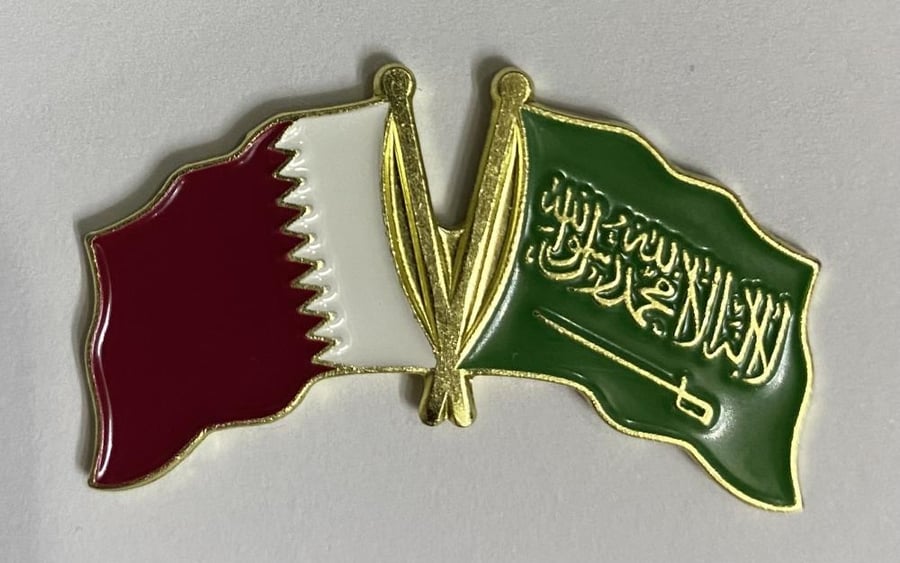 ستيكر معدني علم المملكة و قطر