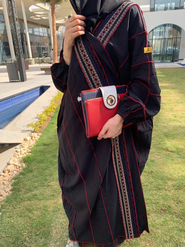 Abaya for wrapping Sadu + two scarves (black: maroon)