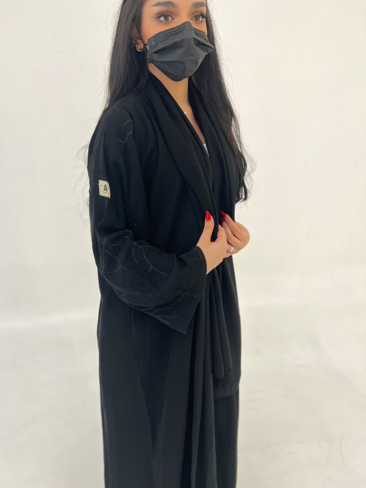 Abaya with embroidery on the sleeve black