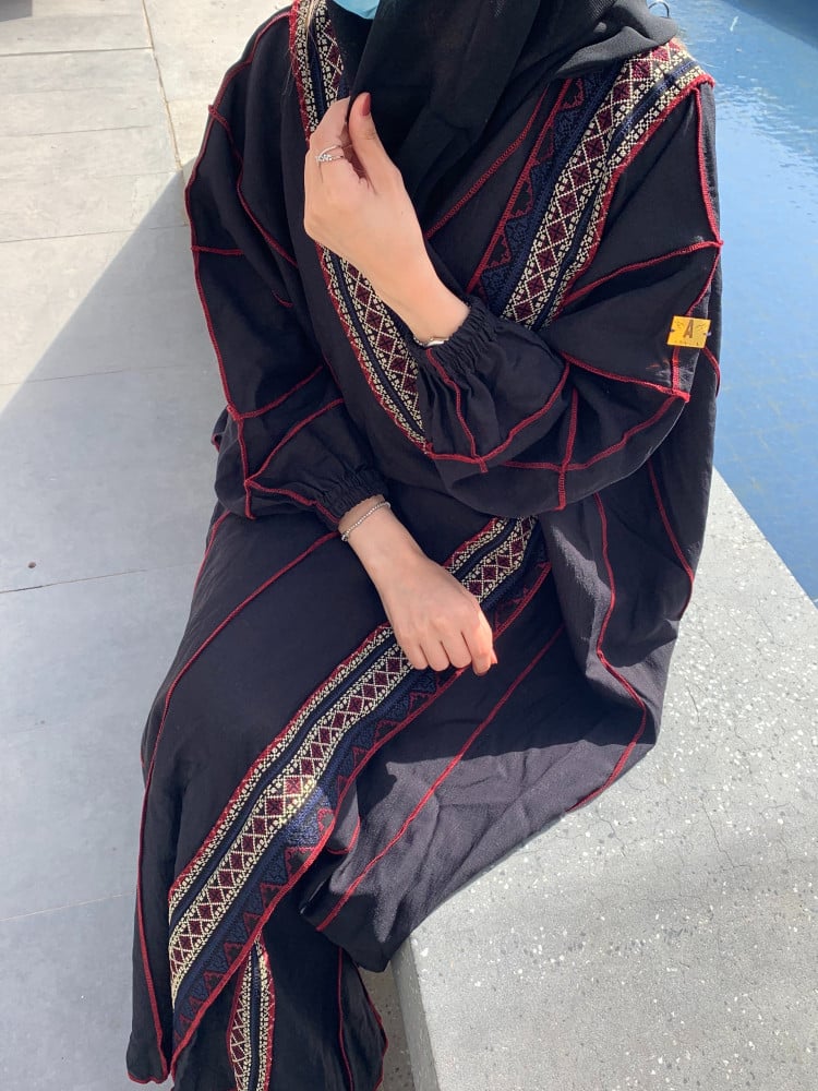 Abaya for wrapping Sadu + two scarves (black: maroon)