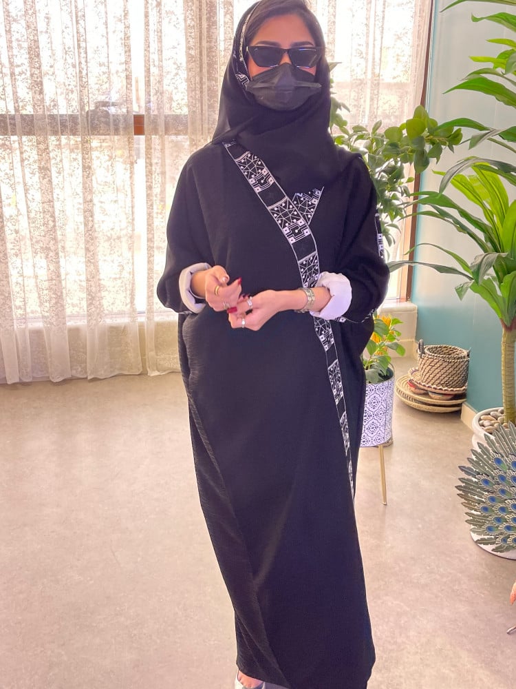 عباية بشت + شامل طرحة