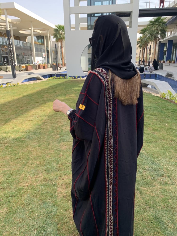 Abaya for wrapping Sadu + two scarves (black: maroon)