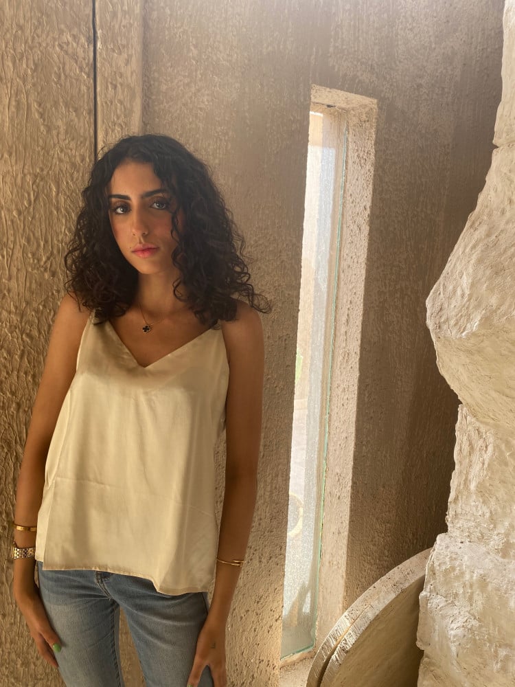 قميص حرير 100% باللون البيج الفاتح