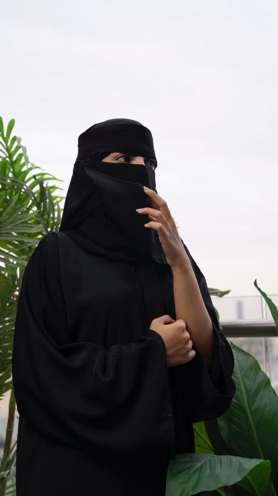 نقاب قصير مبطن بالحرير الطبيعي