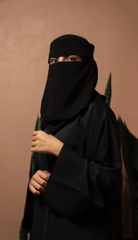 نقاب قصير مبطن بالحرير الطبيعي