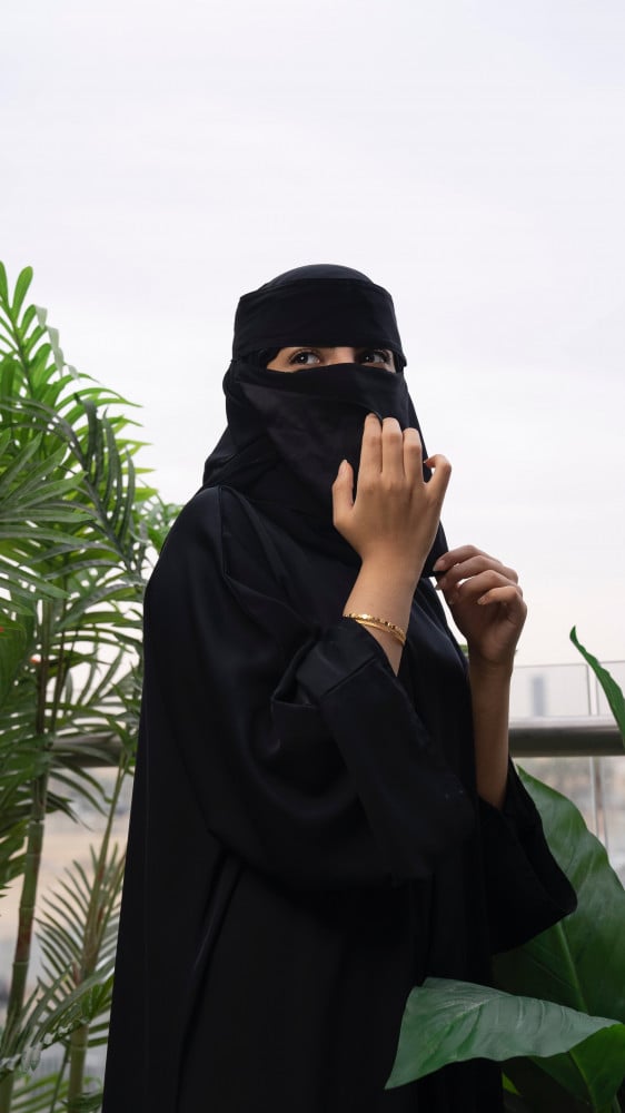 نقاب قصير مبطن بالحرير الطبيعي
