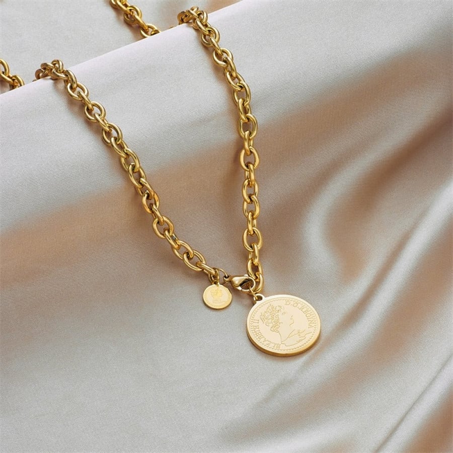 18 karat gold-plated necklace with a coin-shaped pendant