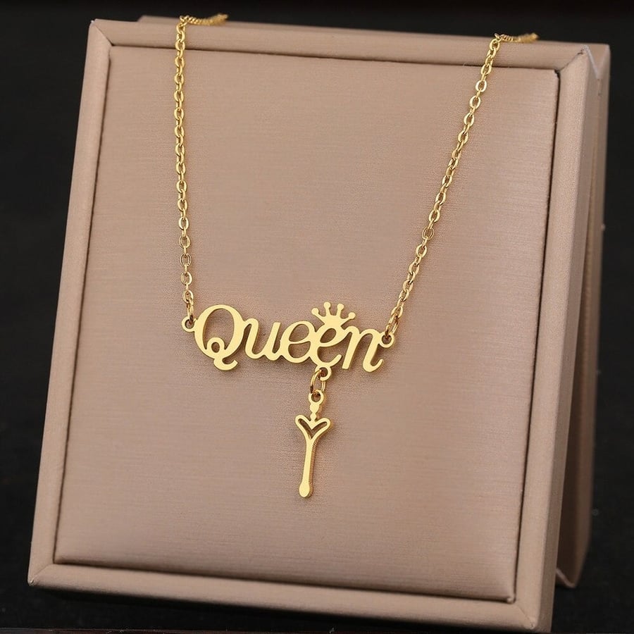 سلسال الملكة مع تعليقات على شكل كلمة كوين "QUEEN"