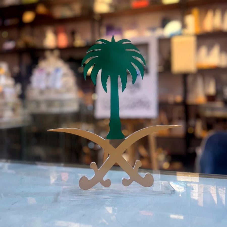 Acrylic model Seven and palm tree