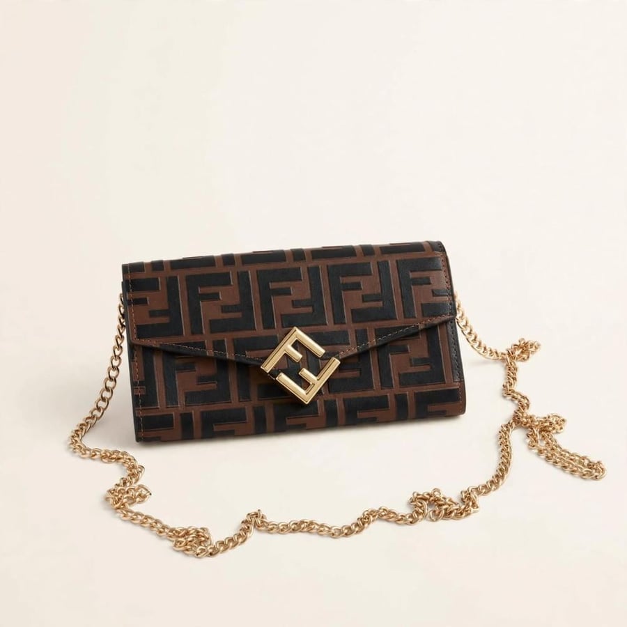 شنطة فندي نسائية بتقسيم محفظة (Wallet on Chain) البني مع حزام سلسلة ذهبي