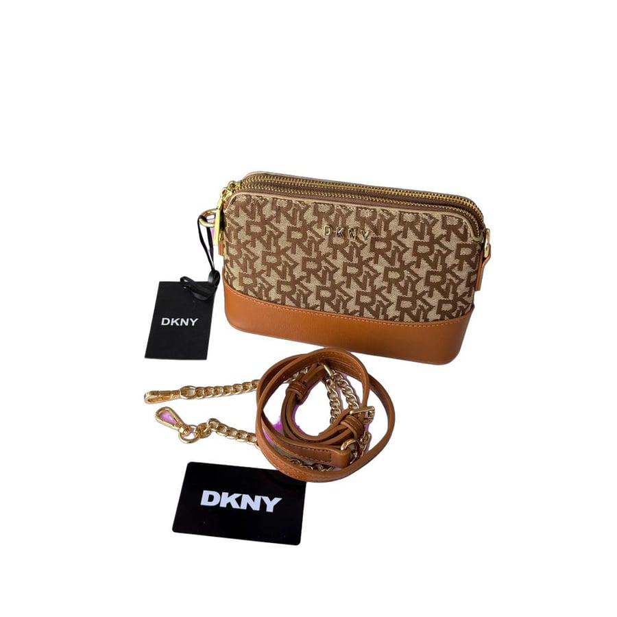 حقيبة يد نسائية من ماركة دكني DKNY بألوان متعددة