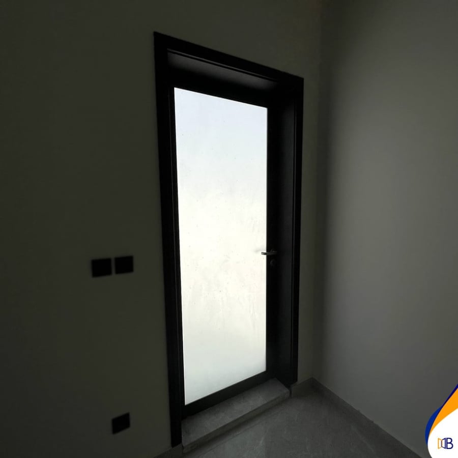 باب المنيوم مفصلي
