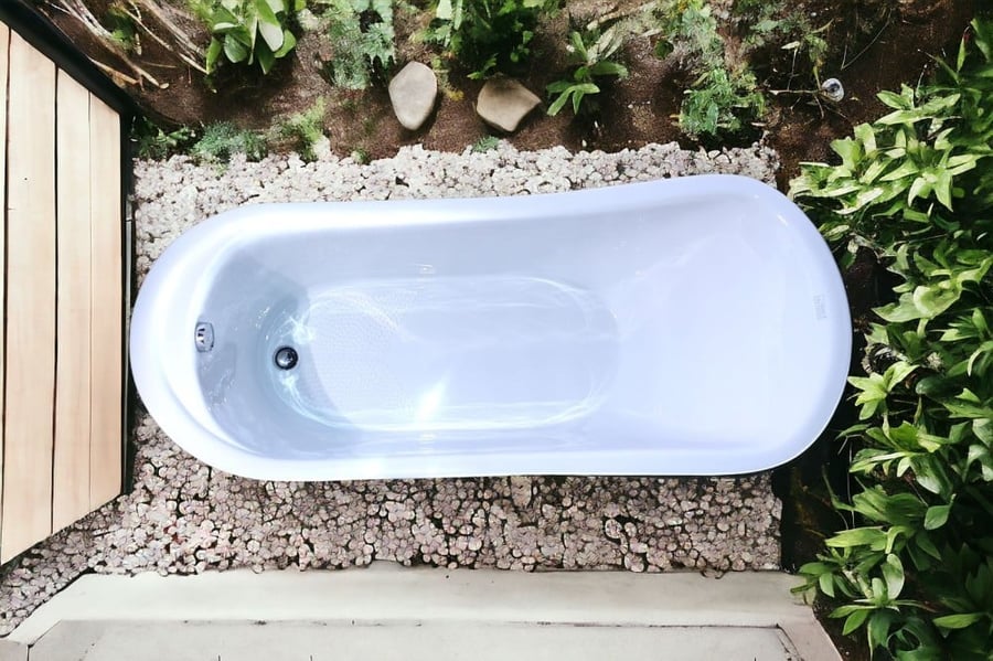 Luxury modern bathtub, black and white - Avenues