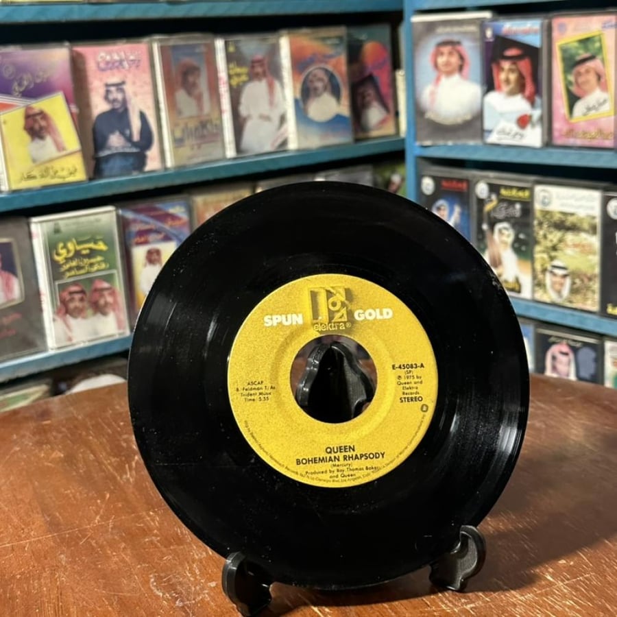 أسطوانة فينيل 7 إنش – Queen – Bohemian Rhapsody / You’re My Best Friend – إصدار تقريبي 1975