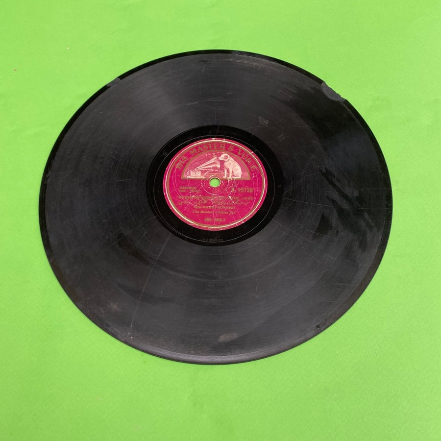اسطوانة قديمه من شركة his master's voice