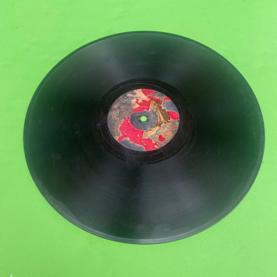اسطوانة قديمه من شركة his master's voice