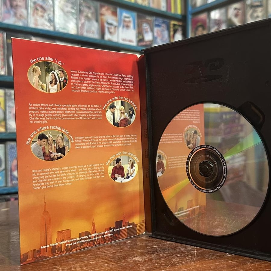 مسلسل Friends الموسم الثامن - الحلقات 1-4 - DVD