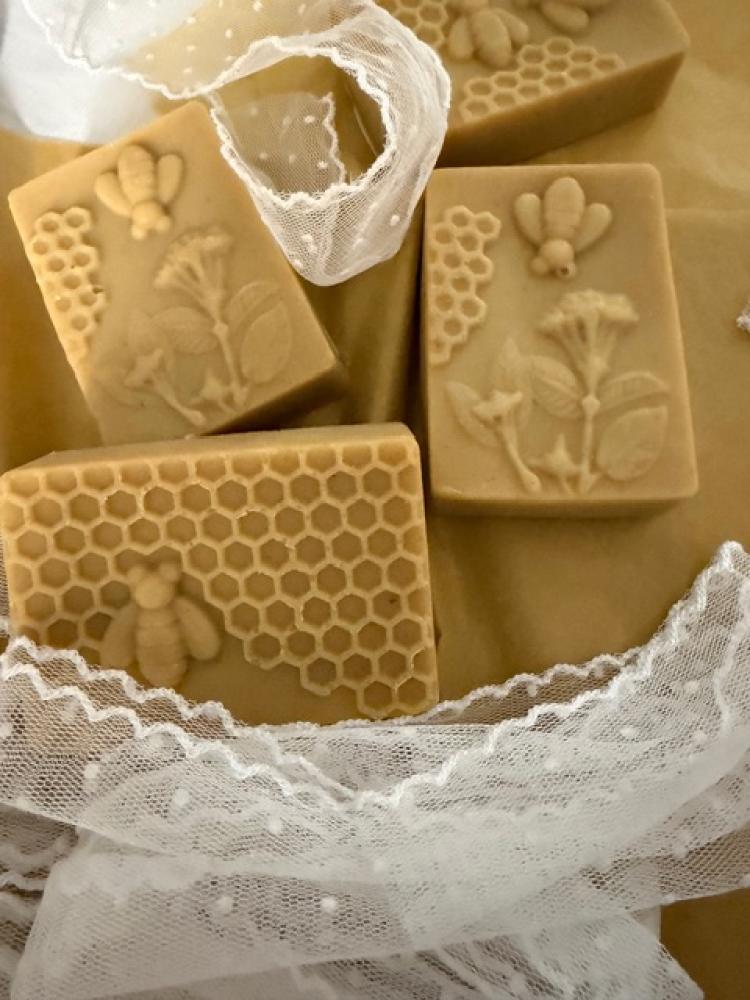 العسل والشوفان وحبوب اللقاح