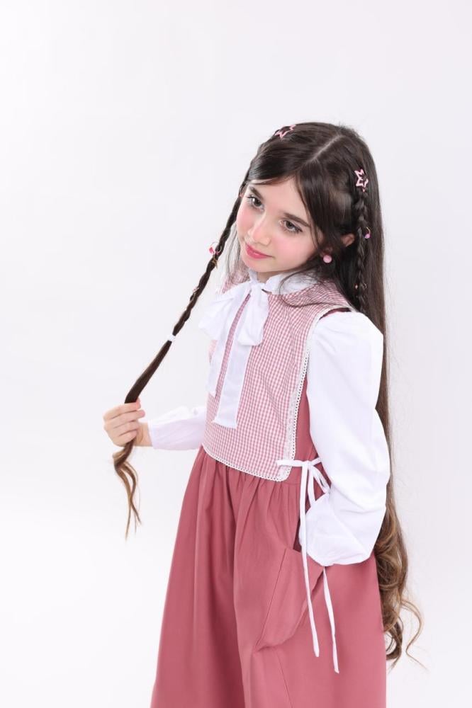 Checkedered apron with an elegant tie