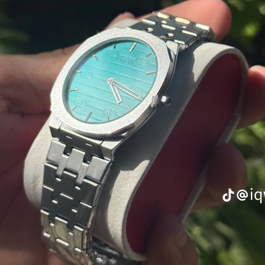 gucci 25h ساعة