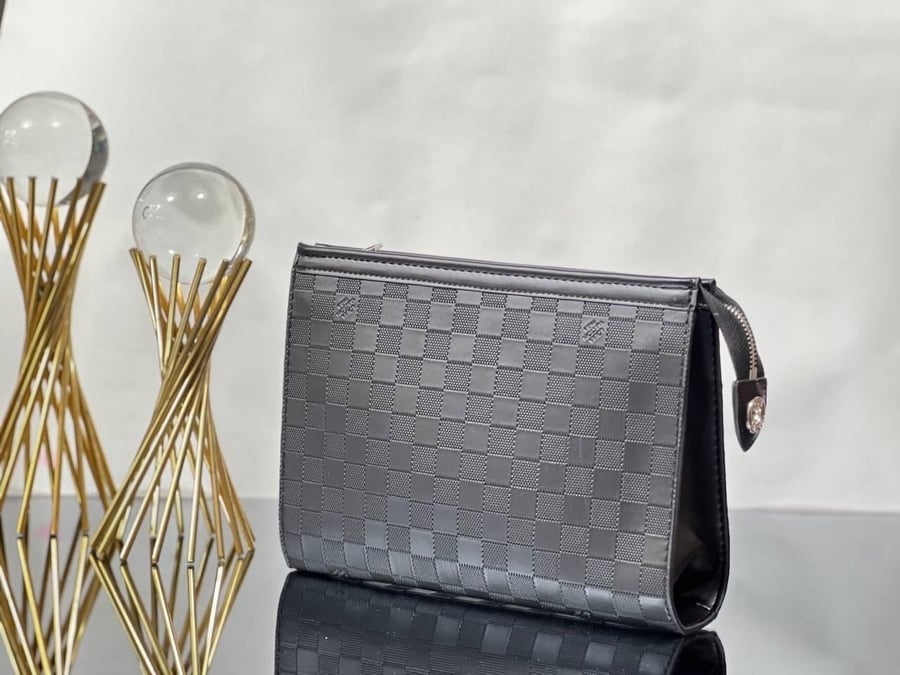 LOUIS VUITTON  باوتشات لويس فيتون