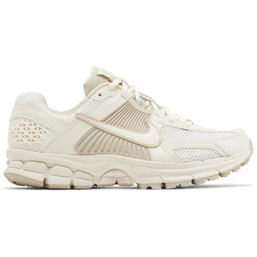 (Nike Zoom Vomero 5).