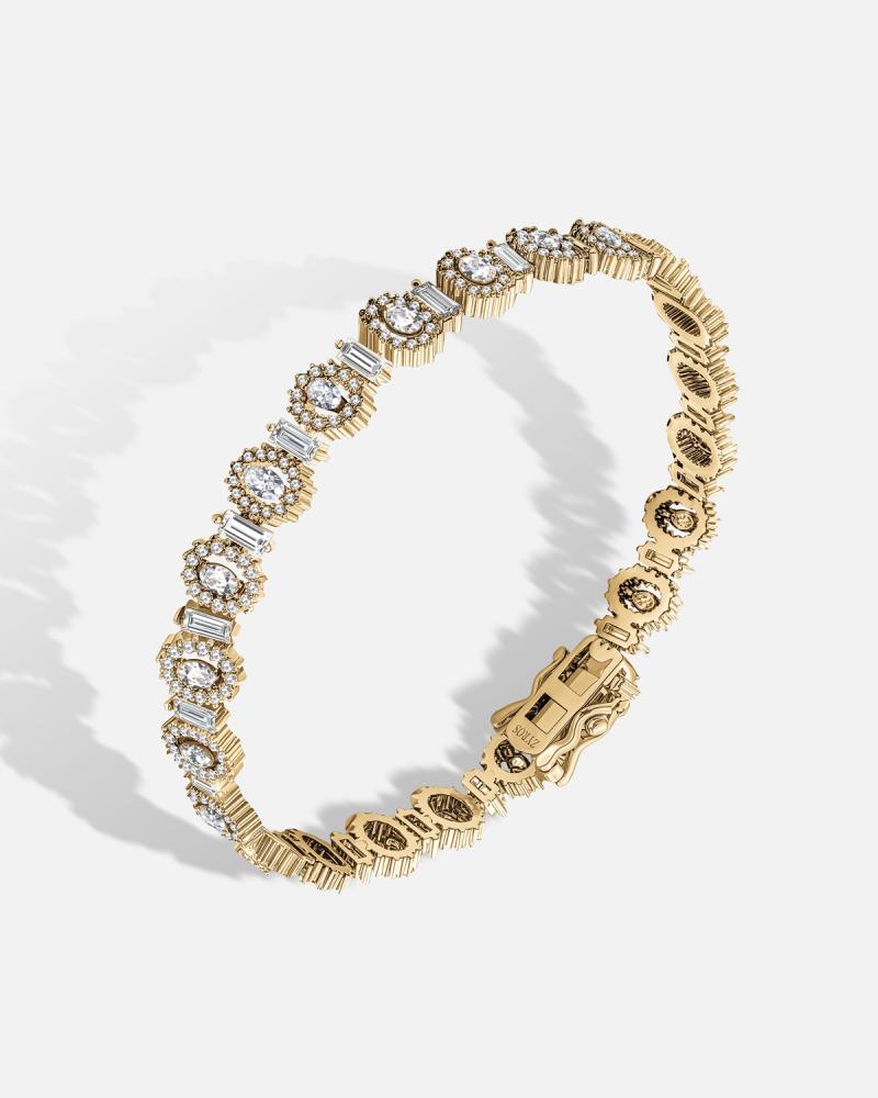 A distinctive women's bracelet in gold