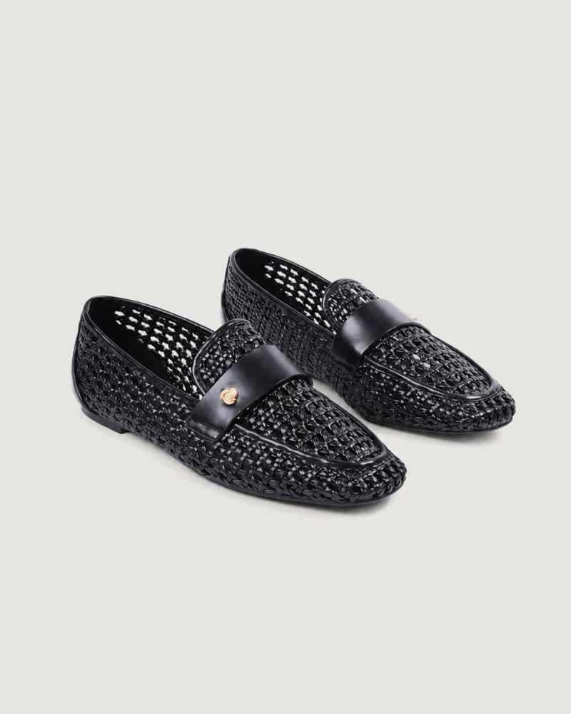 Closed-toe women’s leather shoes in black color