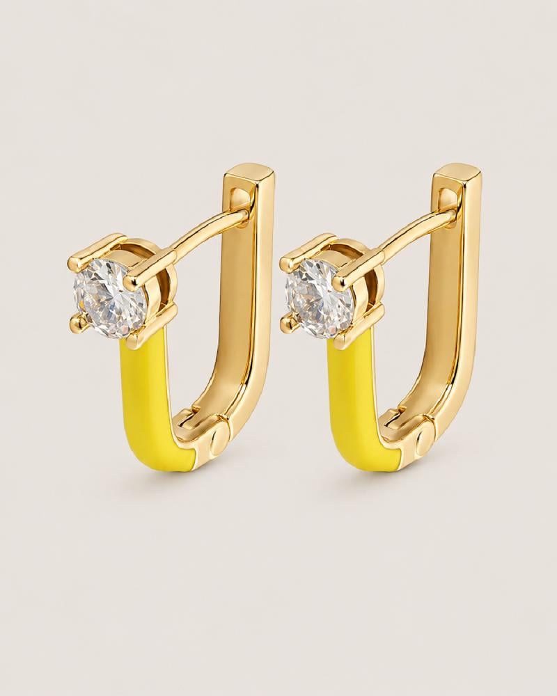 Elegant women's earrings in gold and yellow