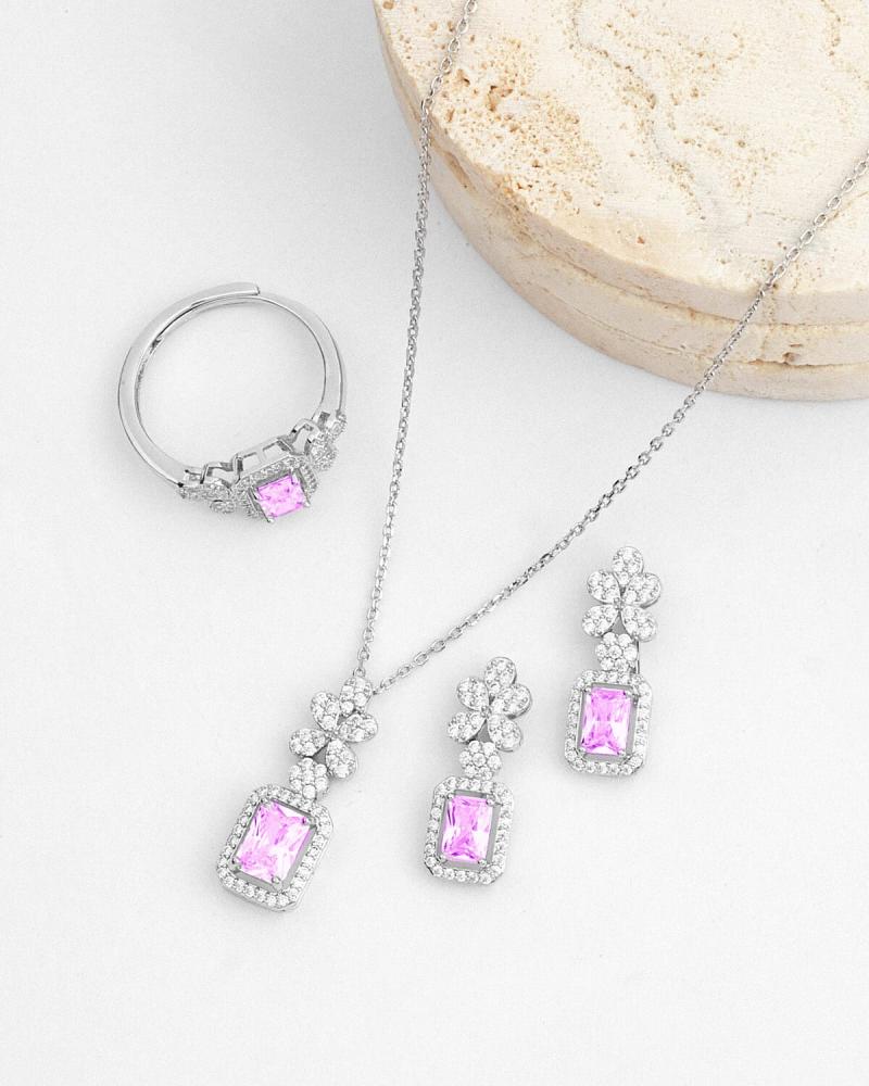 Elegant women's accessory set in silver and pink