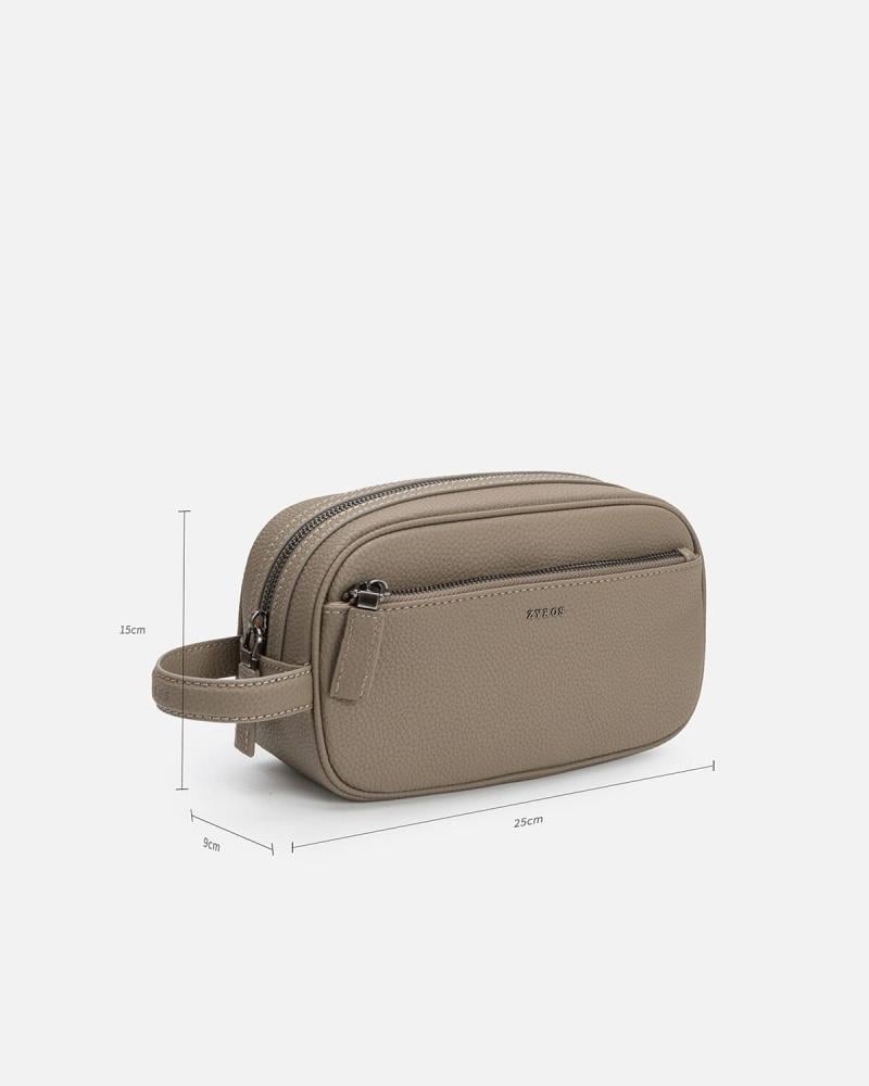 A men's bag that complements your style in an earthy color.