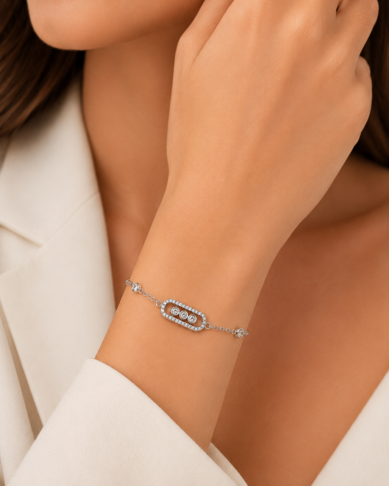 Women's bracelet with a distinctive design in silver color