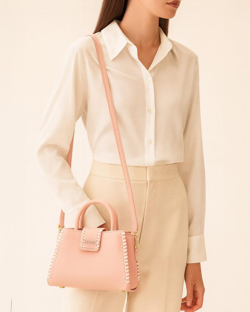 Medium-sized women's bag in pink