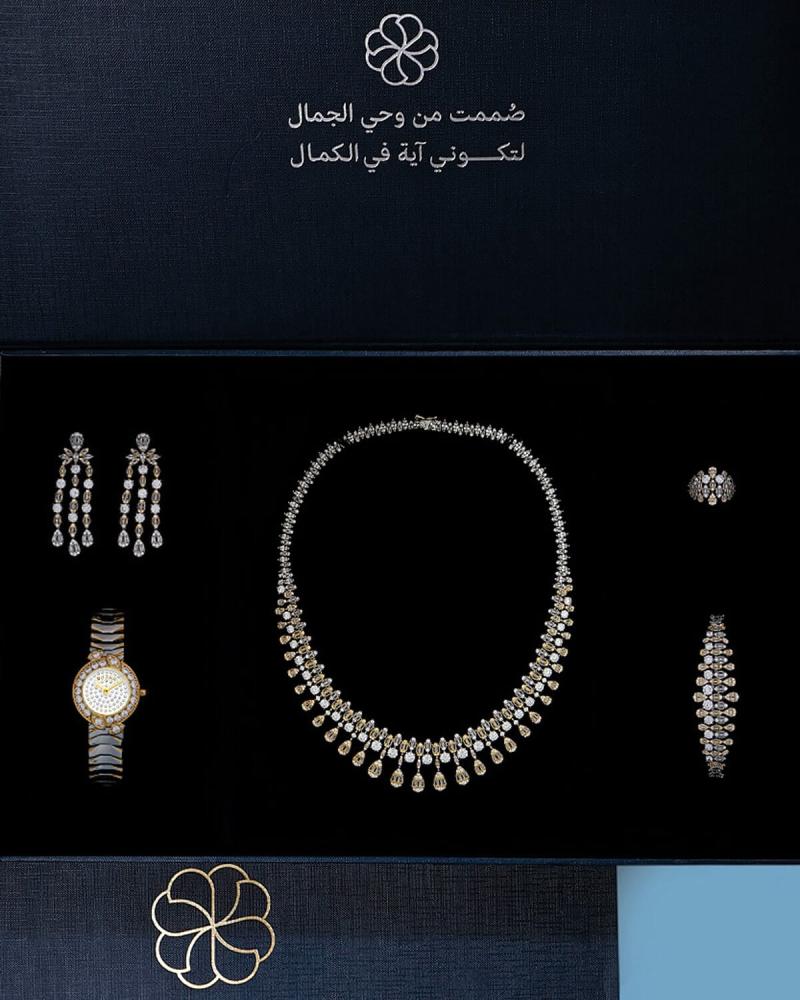 Women's accessory set studded with zircon stones