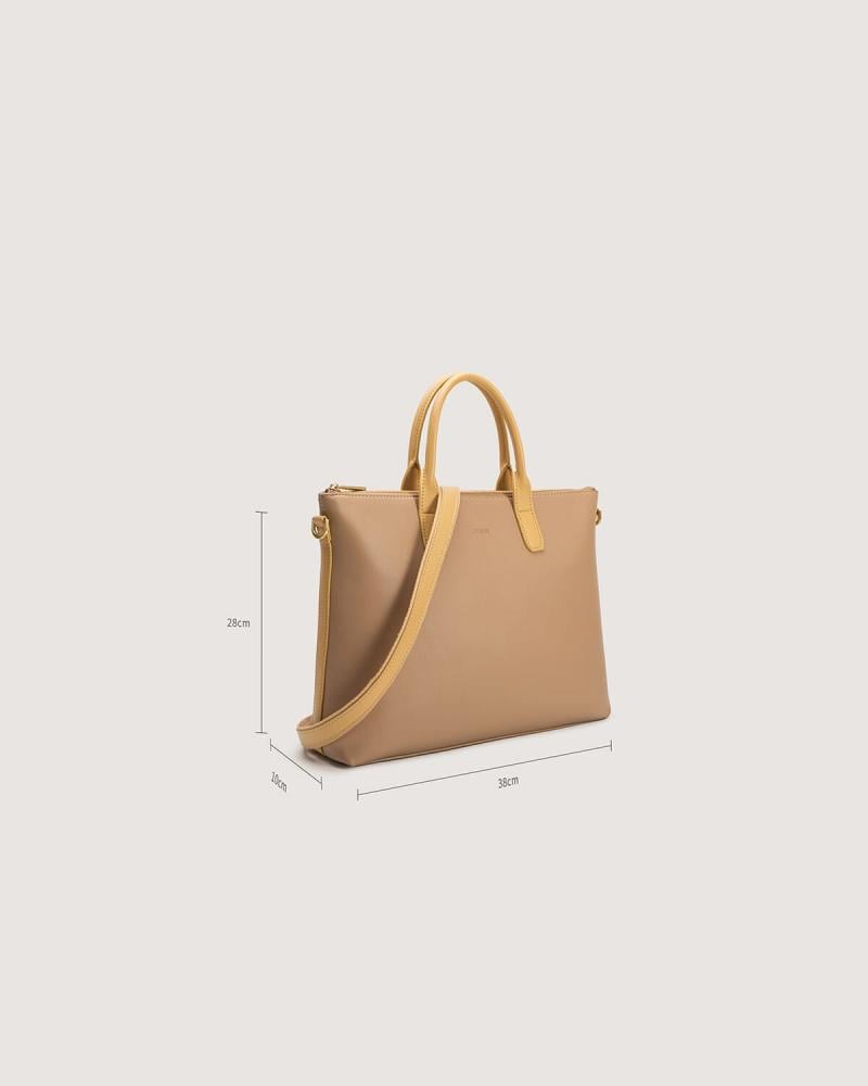A practical and stylish women's bag in brown