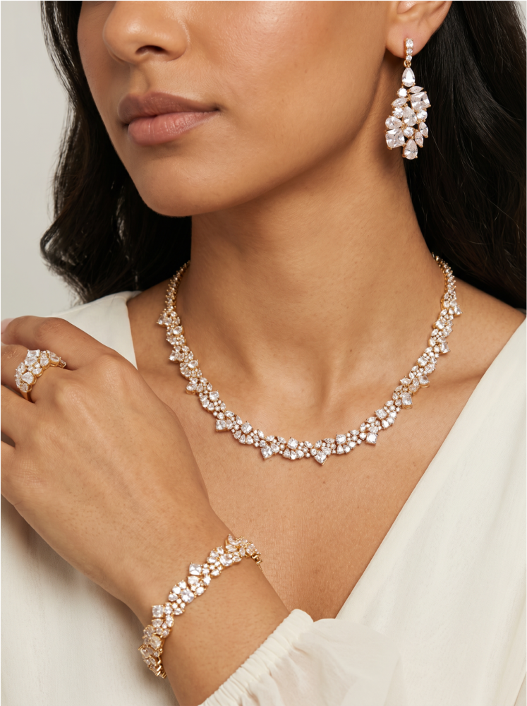 Accessory set with a design that adds uniqueness to your look in Gold