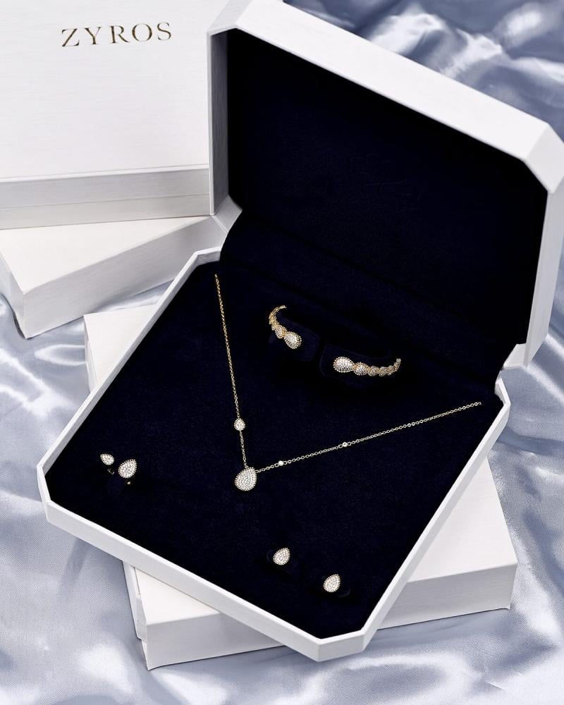 Women's zircon set with an attractive design