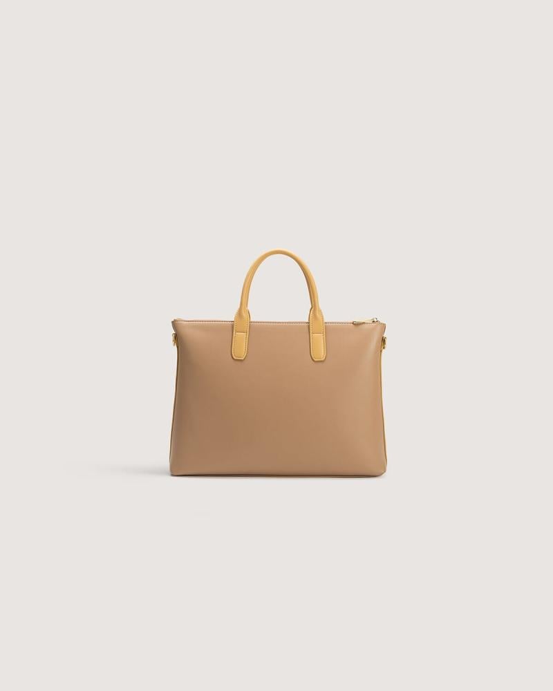 A practical and stylish women's bag in brown