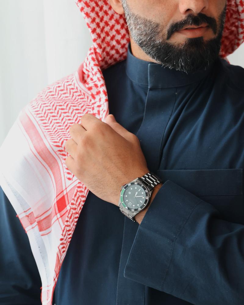 ساعة رجالية من الستيل بلون رمادي