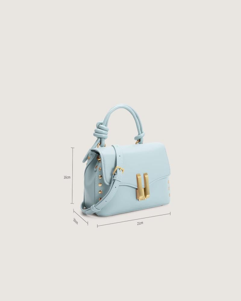 Medium-sized women's bag in light blue