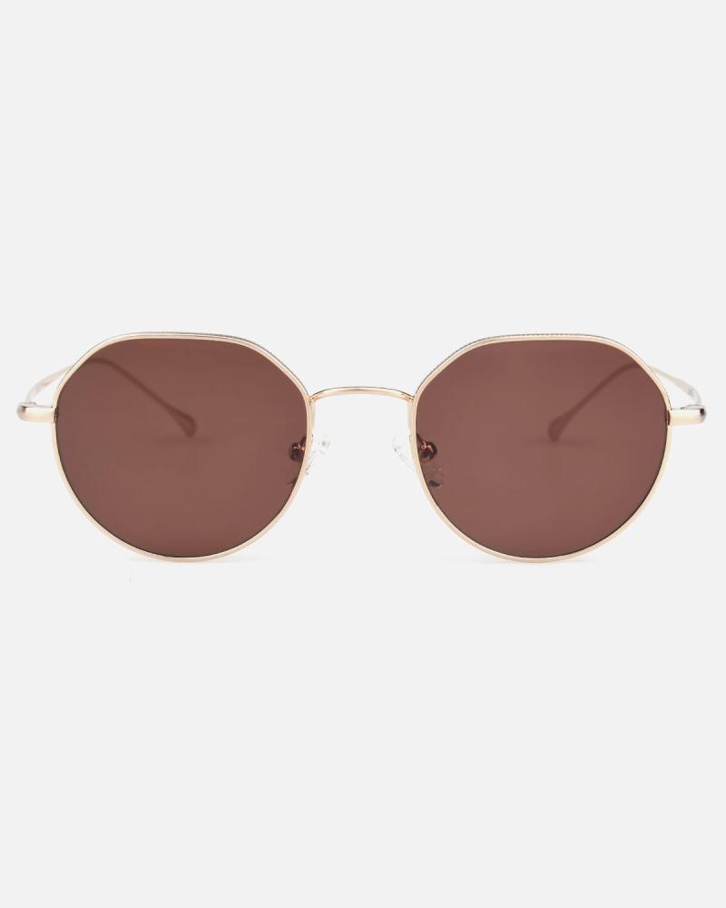 Attractive unisex sunglasses in brown