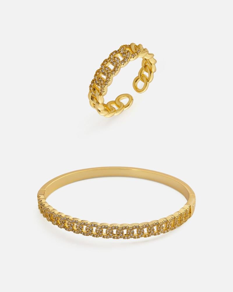 Women's bracelet and ring set with an attractive design in gold color