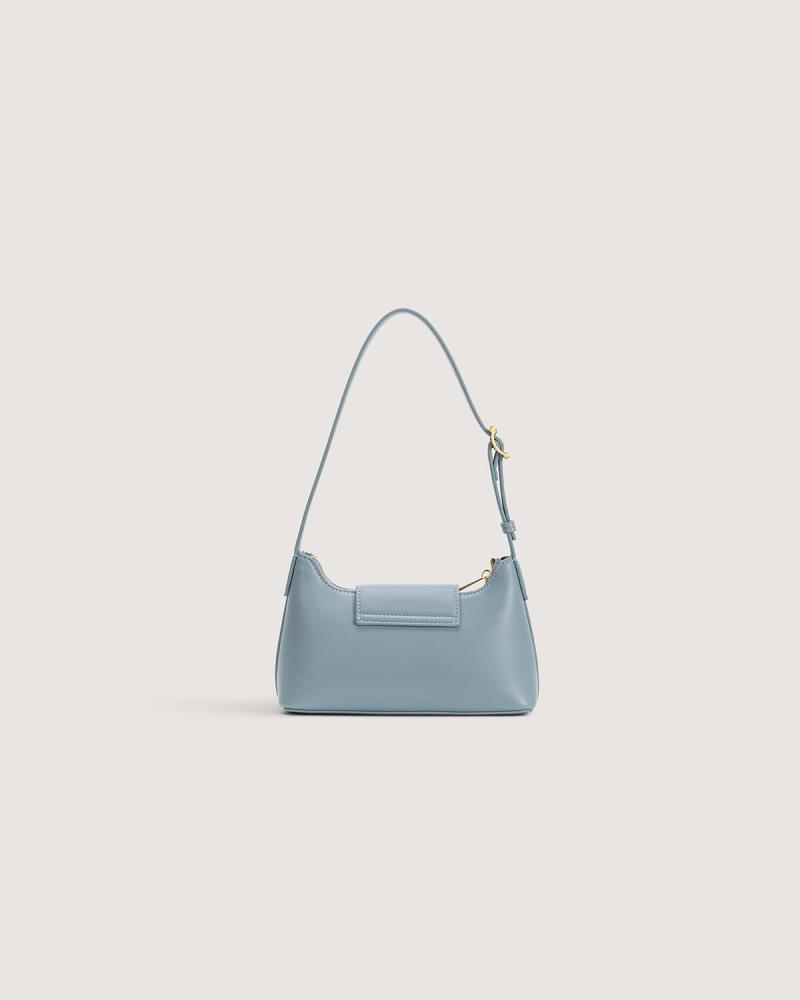 Medium-sized women's bag in light blue