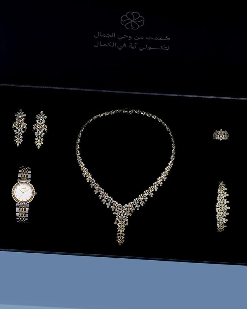 Women's accessory set studded with zircon stones
