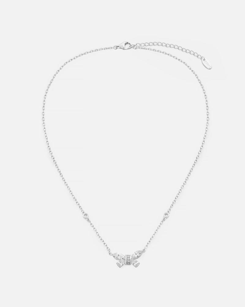 Attractive women's necklace in silver