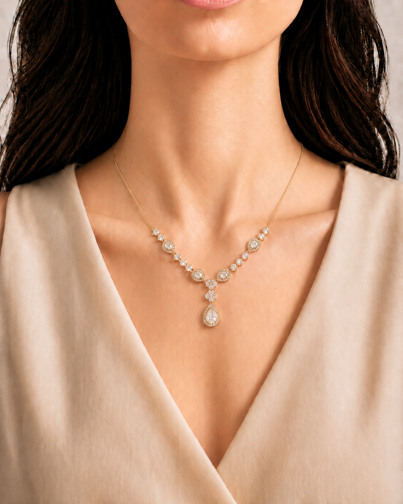 Women's necklace with an eye-catching design in gold