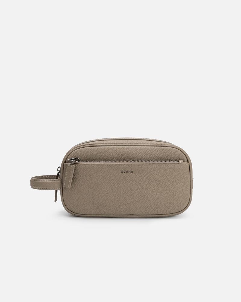 A men's bag that complements your style in an earthy color.