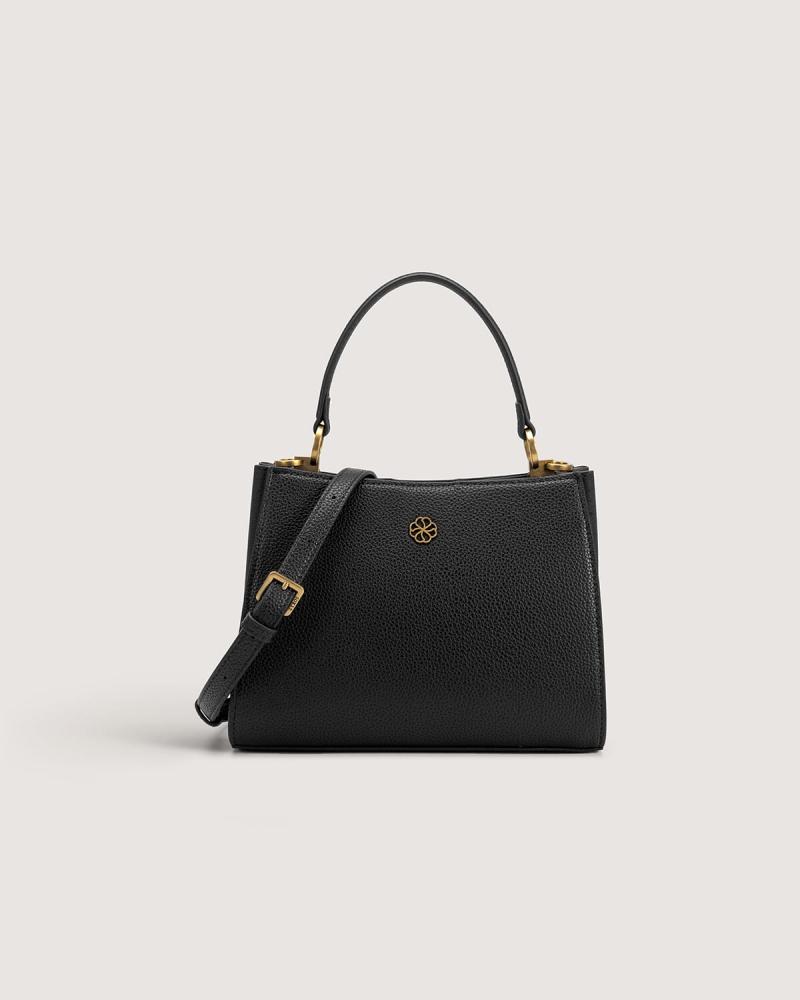 An all-time bag in black leather